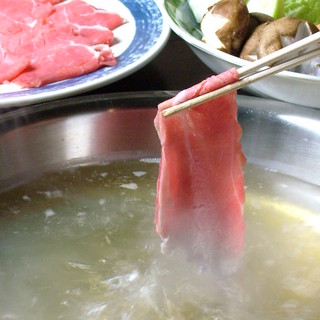 Our popular menu, ``Two Color Hot Pot'' ◎You can choose the soup stock according to your preference.