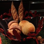 ラトリエ ドゥ ジョエル・ロブション - 可愛くアレンジされたパン