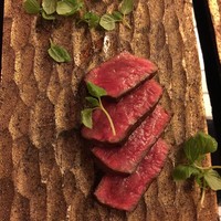 にくの匠 三芳 - これは食べかけなので、2枚くらい欠けてます。多い
