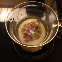 にくの匠 三芳 - 一品目がドリンクより先に来ました。