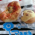 食パン工房 アネモネ - トマトのピザ風パンにパンダパン