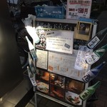 初代　おかわりや  - 案内板は日本酒だらけ