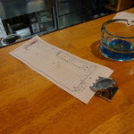 Toribayashi - こんな感じで、本数を書いて、厨房側に伝票を向けます