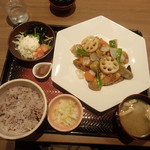 大戸屋 - 真鱈と野菜の黒酢餡定食　881円