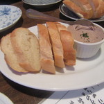 やきとんひなた - 「鶏レバーペースト バケット付き」（￥380）