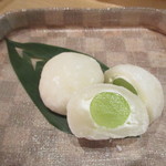 小料理 すず乃 - 山梨シャインマスカットのあいす大福