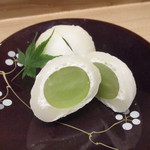 小料理 すず乃 - 山梨シャインマスカットのあいす大福