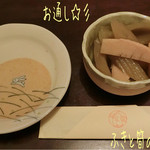 菜食家 月とうさぎ - お通し(300円)はふきと筍の炊き合わせ♪