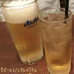 菜食家 月とうさぎ - 生ビール(ジョッキ/480円)とノンアルカクテルのアップルモヒート(480円)で乾杯〜( ^ ^ )/□