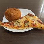 粉とクリーム - 惣菜パソはカレーかウインナーにかぎる。  カレーパソ、ピザはもちろんウインナー。  自宅にて