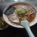 満福屋 - 中華そば420円:ピントがレンゲに！(>_<)