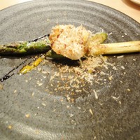 テアトロ ディ マッサ - アスパラと燻製モッツァレラ