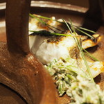 弧玖 - スズキの塩焼き
      大葉のソース
      「2016.08撮影」