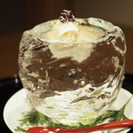 弧玖 - 雲丹・蟹・メイタガレイ 長芋巻 on梅カツオジュレ
      
      氷削り出しの器でインパクトあり。
      「2016.08撮影」