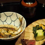 弧玖 - 鮎ゴハン 胡瓜の漬物 小松菜とお揚げ炒めたん 牛肉一口ステーキ
      「2016.08撮影」