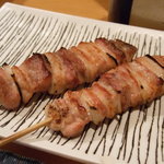 鶏繁本舗 - もんもん串「ニンニクとモモ肉」