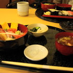 すし処ひしの木 - 海鮮丼の全容