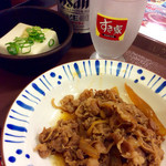 すき家 - 牛皿(並)と冷や奴と瓶ビール(中)。グラスも冷えてるのはイイね！