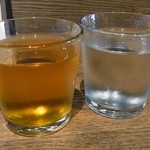 オギクボ ミオピッツァ - ルイボスティーと水