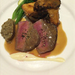 マッシュルーム - ブラックアンガス牛のポワレ ガルムバターソース オオモミタケのグリエ添え