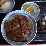 いづも屋 - 鰻３切の鰻丼　1,260円也