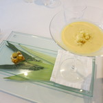 ラ クレリエール - 5層となった玉蜀黍のピュレとムース　玉蜀黍の芯と韓国茶のジュレ