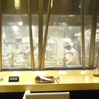 スーツァン・レストラン陳 渋谷店 - 厨房が見渡せます