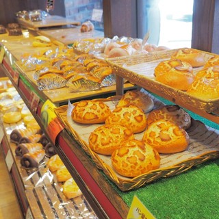 ベーカリー・カフェ・クラウン_1