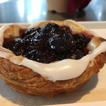 ザ マンダリン オリエンタル グルメショップ - ダークチェリーデニッシュ 2015/12/09