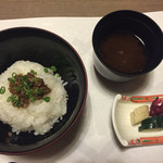 湯回廊 菊屋 - しじみ山椒御飯、赤出汁