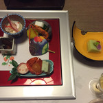 先付・枝豆胡麻豆腐、前菜・海老生ハム巻き、ほおずき琥珀玉子、のし鶏  等