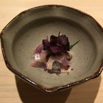 すし宮川  - あじ 梅肉とすだちで味付け