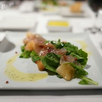 THE KAWABUN NAGOYA - 桃とイサキ、ルッコラのインサラータ
