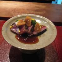 coctura桜井 - 戻鰹のたたきの燻製仕上げ