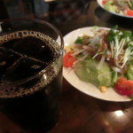 stuff - セルフドリンクのアイスコーヒーとサラダ付