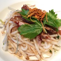 ヘイフンテラス - ローストダックと米線の冷やし黒酢和え麺