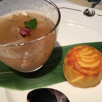 ヘイフンテラス - 桃とランブータンのゼリー　自家製月餅