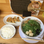 Ramen Ume Ya - 鶏塩麺ネギタップリの餃子セットのご飯大盛り