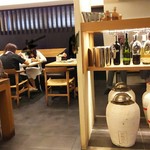 Kisurin - さすがに青山の中華屋さんという店内