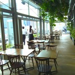 roof top bar & terrace G - 入口から店内（右側がバーカウンターです）