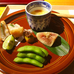 旬彩：鱧と鱧子の茶碗蒸し
          ・帆立梅紫蘇巻き（揚げ物）・南京（南瓜）味噌・無花果田楽・枝豆