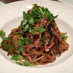 牛シャブ肉と揚げ茄子の四川ピリ辛冷やし香り麺