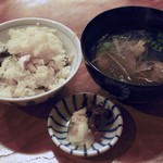 菰隠温泉ホテル - （夕食）鯛めし、貝汁、漬物