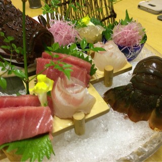 ホテル川久 ライブラリーラウンジ_1