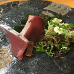 鮨松榮 - 鰹（皮なし・あり）