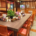 実演自家製麺 甚八 - 店内