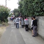 彦江製麺所 - 開店時間後は、どんどん長くなる行列　ざっと５０人待ち