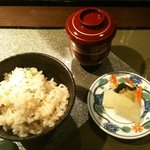 おまかせ会席 銀座 - 2010年10月　松茸釜飯　盛ったところ