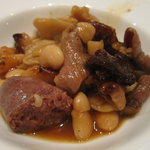 ラ・ブーシェリー・デュ・ブッパ - ジビエのカスレ　取り分けて