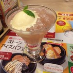 ガスト - 白桃ゼリーバニラアイス添え。
税抜299円。
うまし。